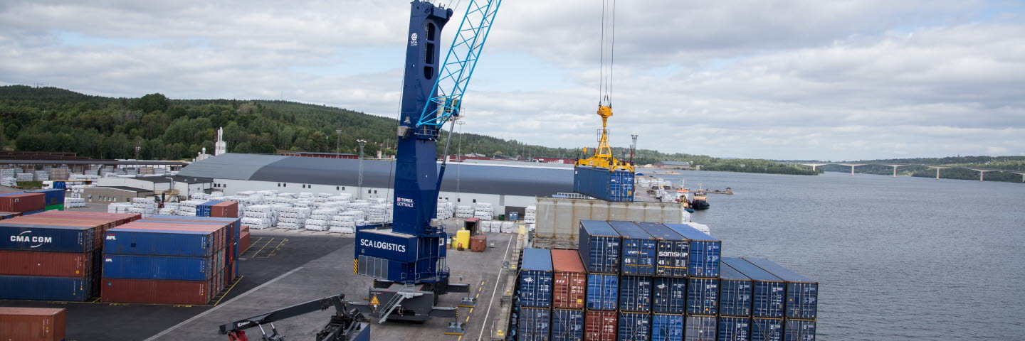 Terminal crane in Terminal Sundsvall delivered by Terex Gottwald. Container handling. Terminalkran.