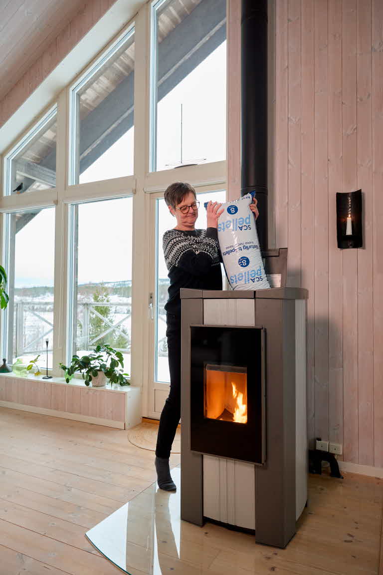Påfyllning av pelletskamin