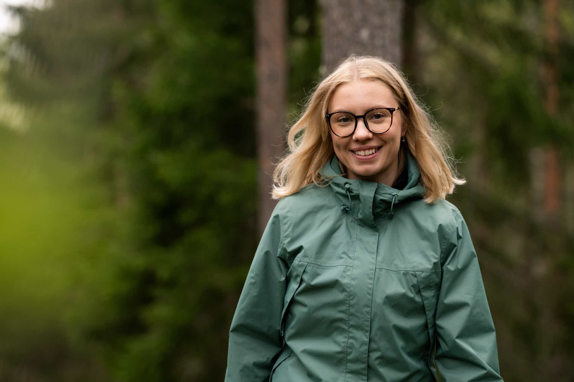 Tjej i skogen