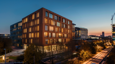 Ett fiktivt lägenhetskomplex som ska illustrera ett möjligt användningsområde för fasadsystemet.