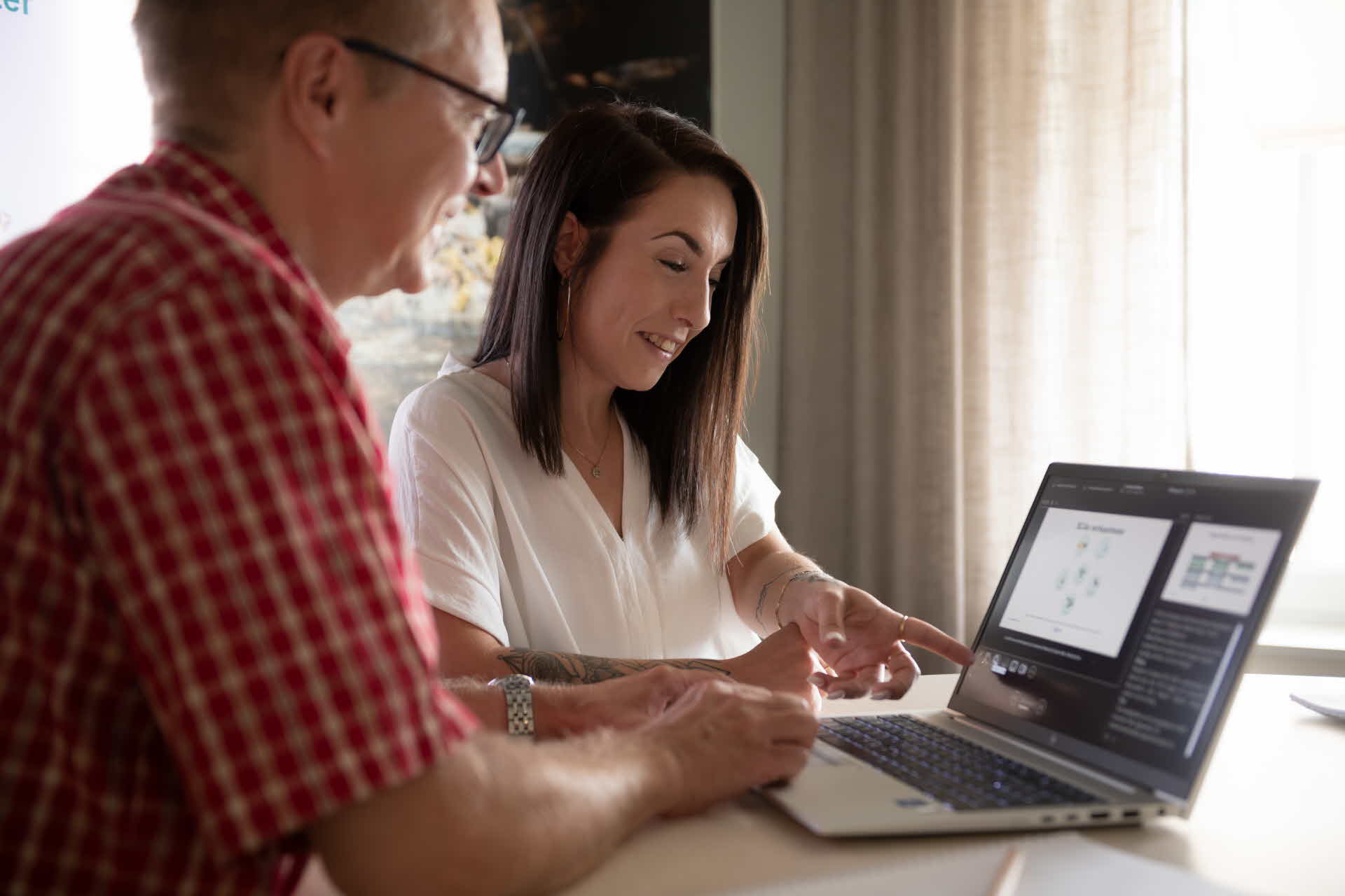 People infront of a laptop