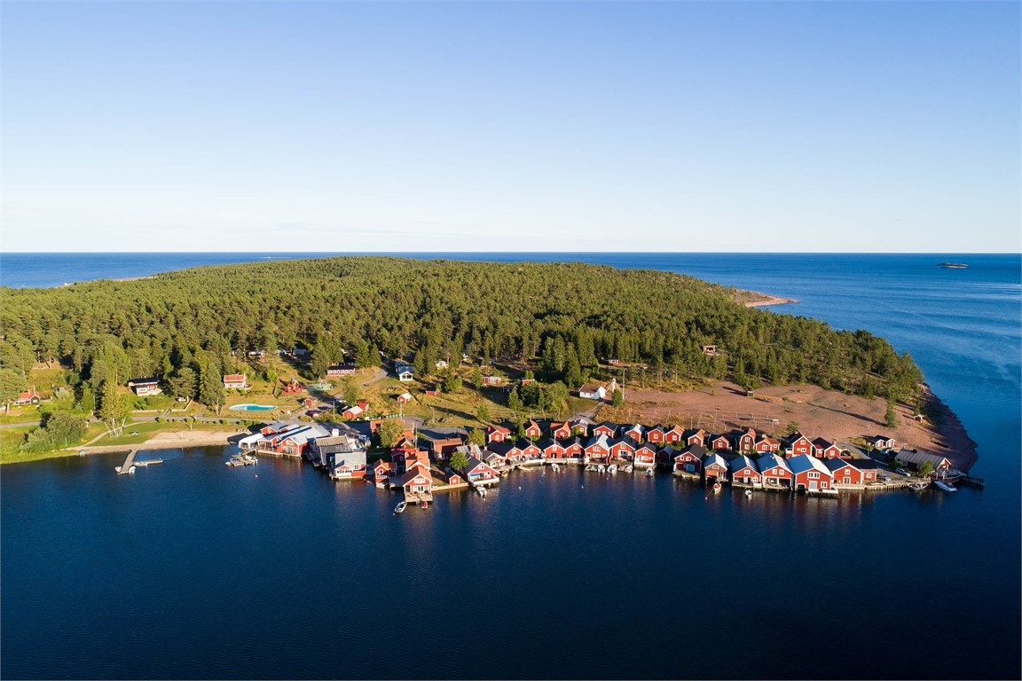 Flygbild över fiskebyn Norrfällsviken.
