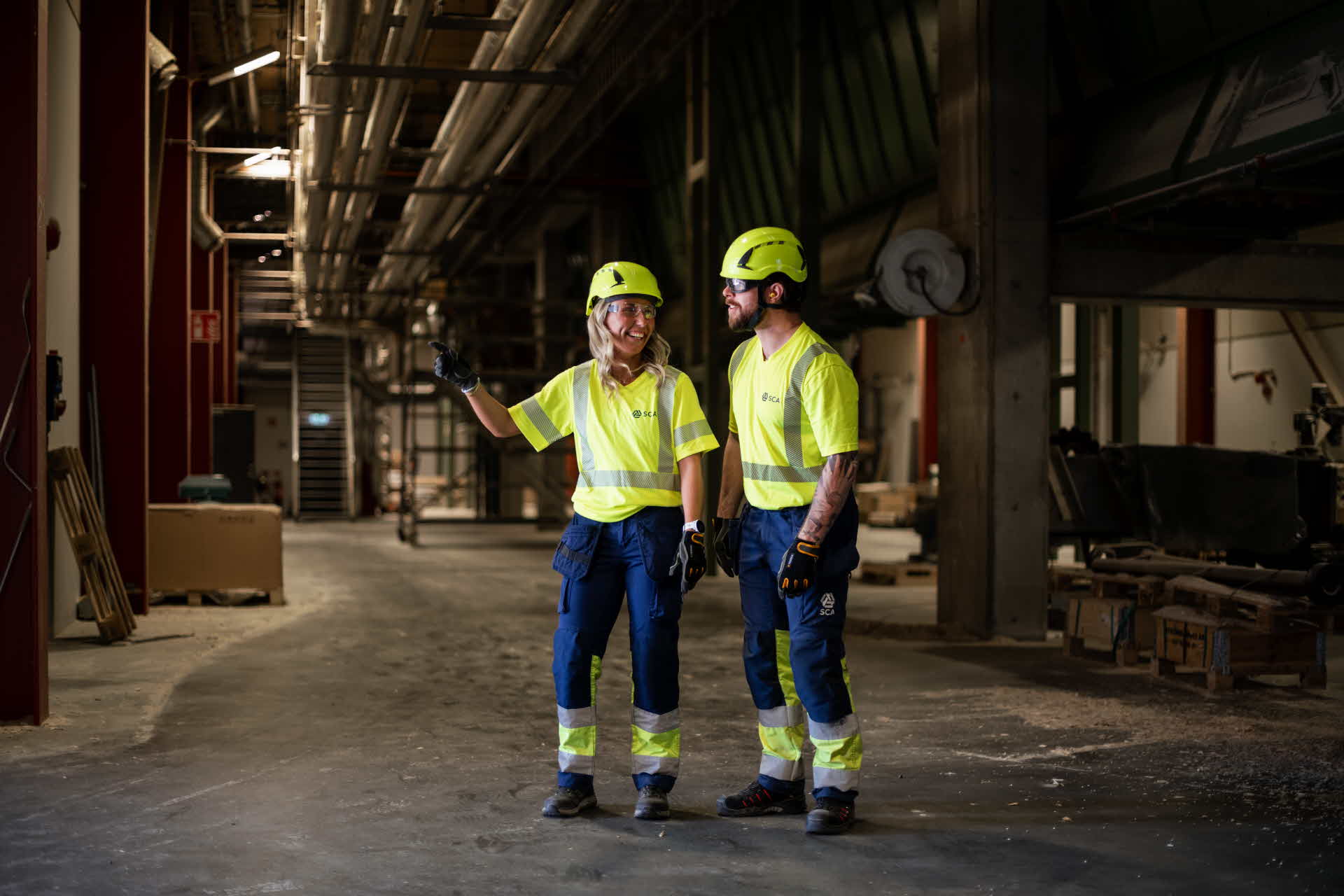 Two emplyees at one of our sawmills.