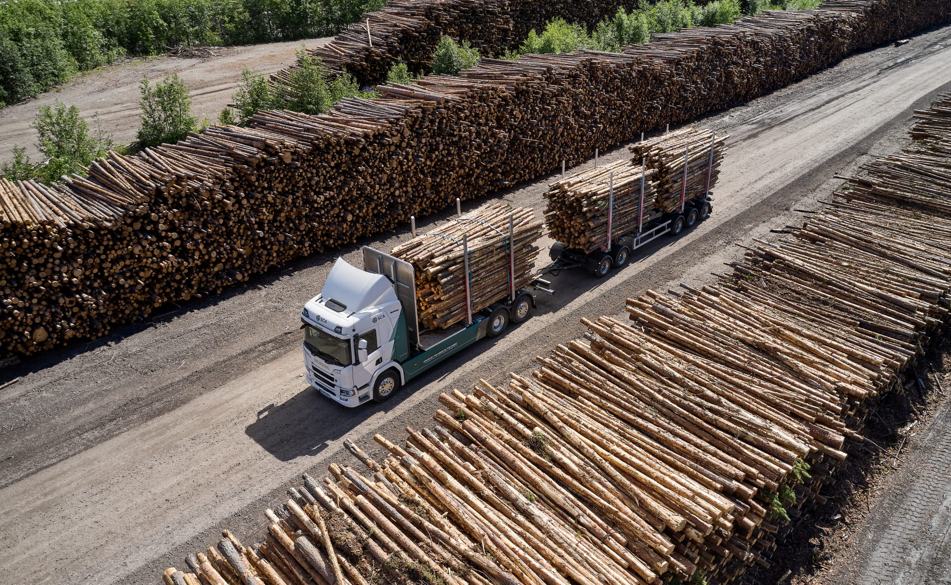 SCA's world-unique electric timber truck from Scania has arrived