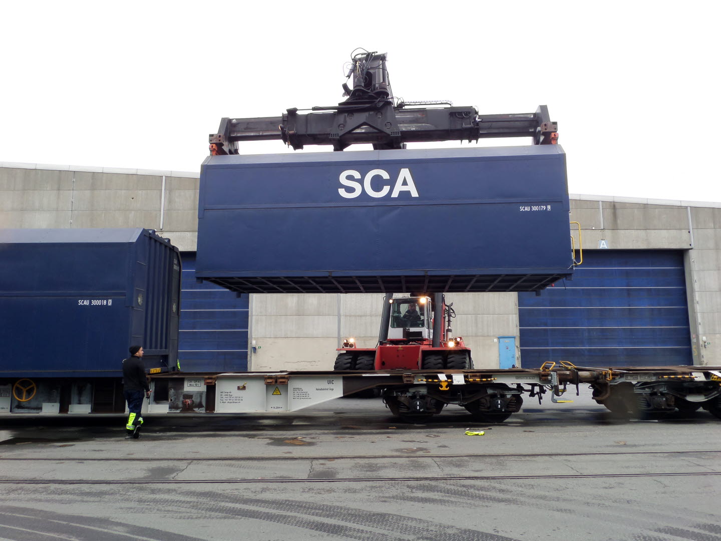 Blue box. SCA Logistics.