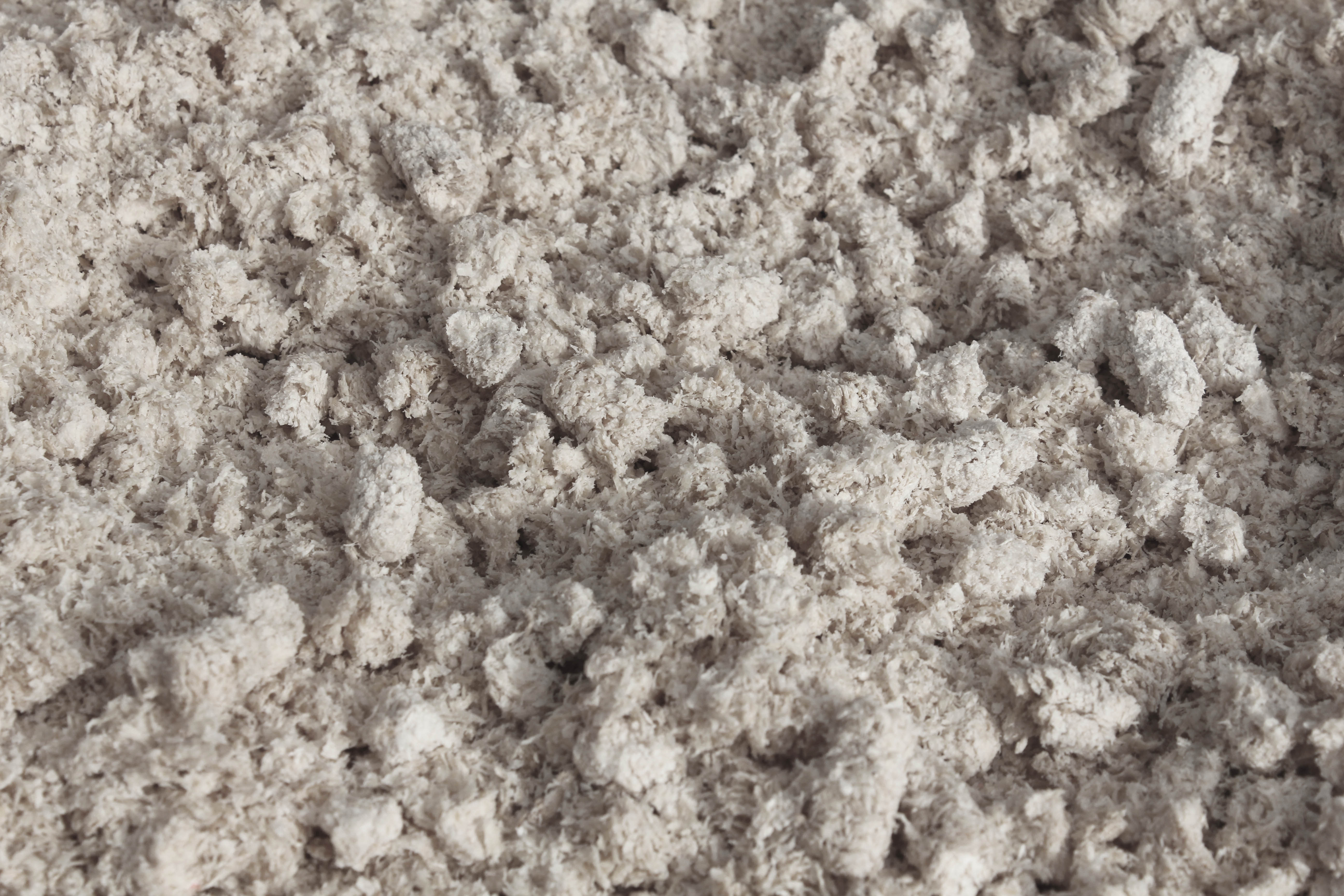 Pellets som börjat lösa upp sig