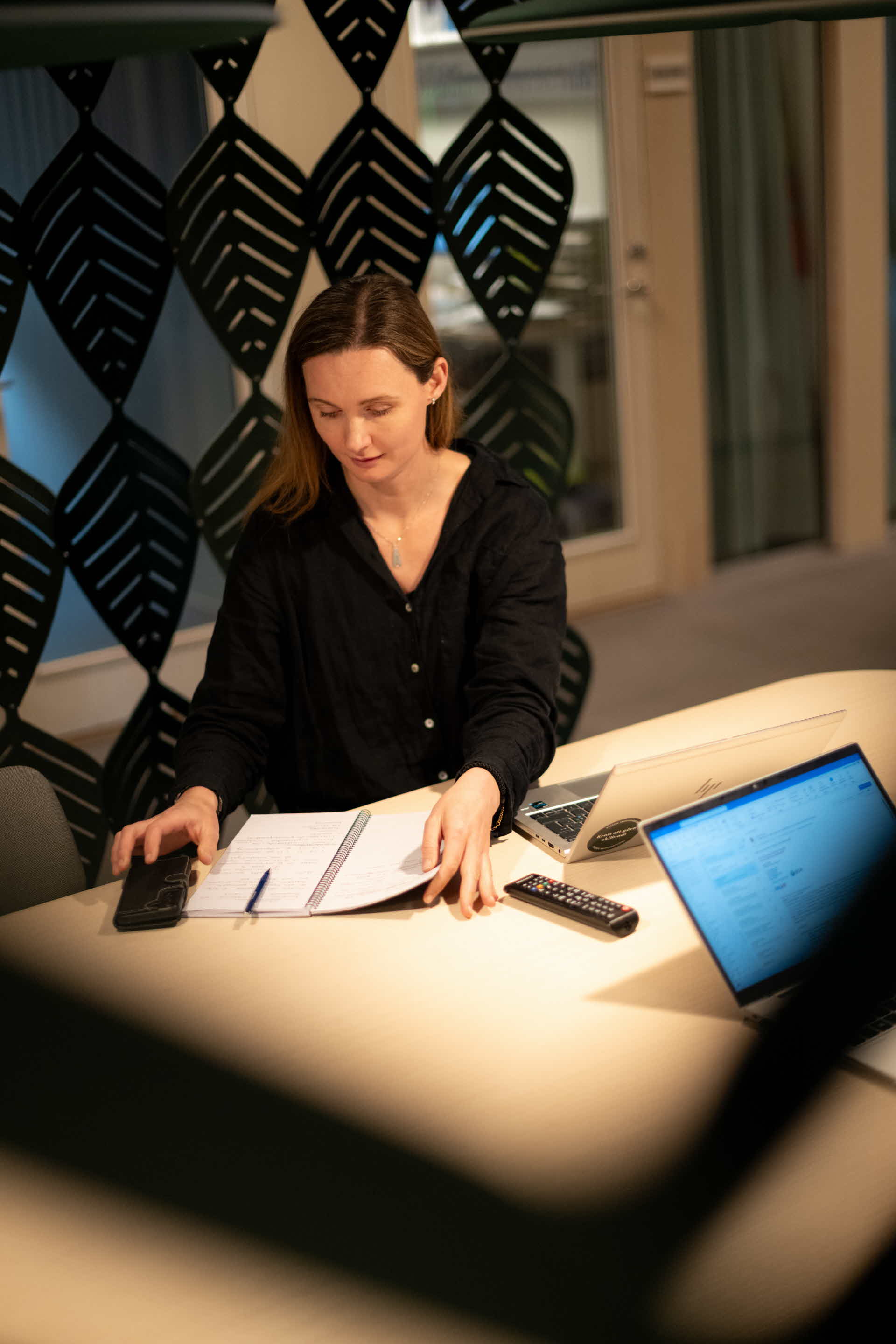 An employee is looking at her laptop.