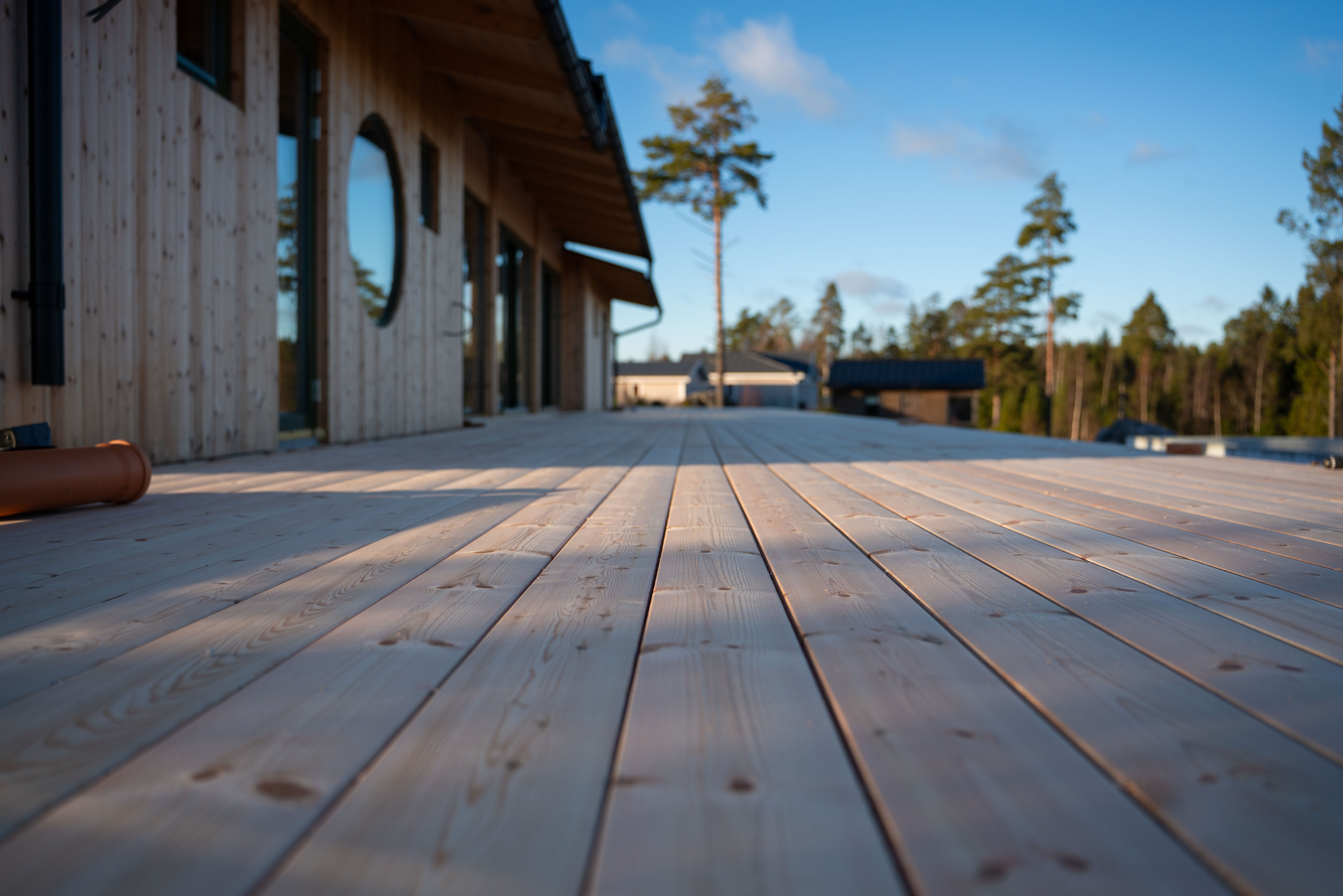 Terassebord i malmfuru.