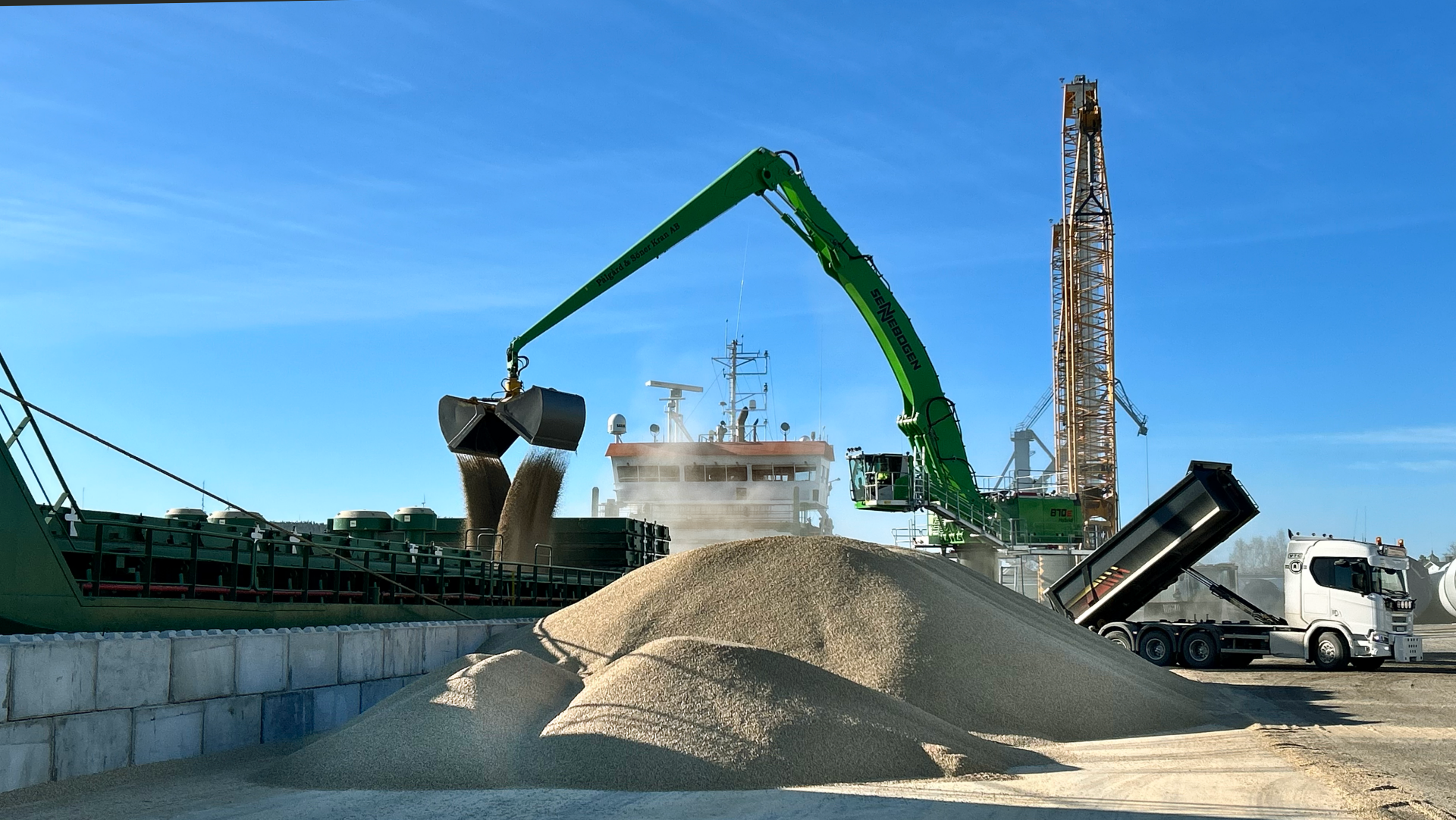 Lastning av pellets på båt