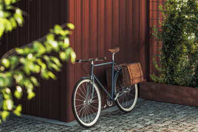 Gaveln på ett hus med en cykel framför. Panelen är SCA Lynx.