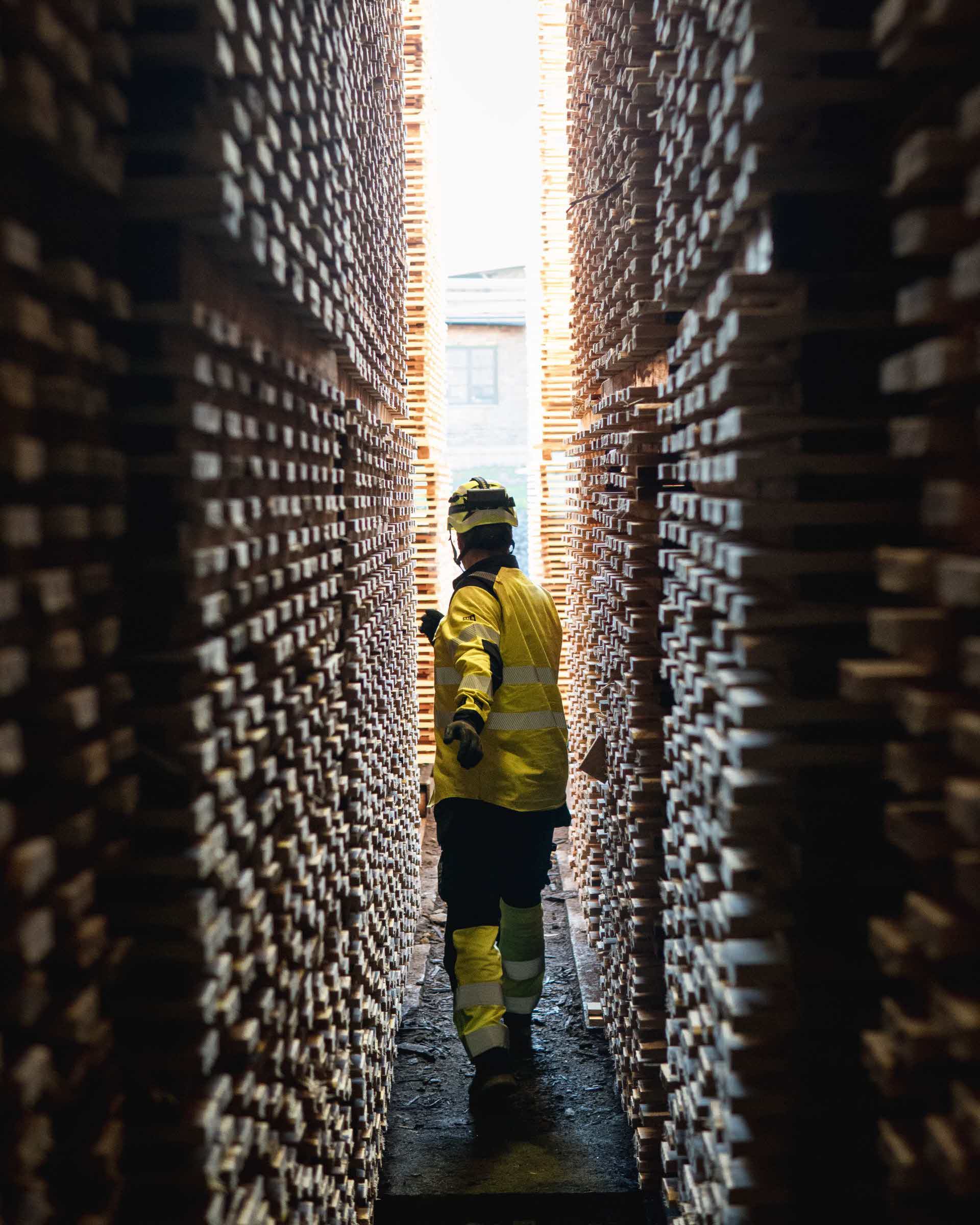 An operator at the trimming plant in Bollsta.