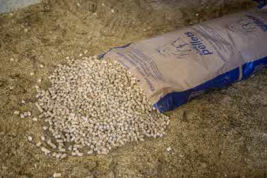 Stallpellets i en box