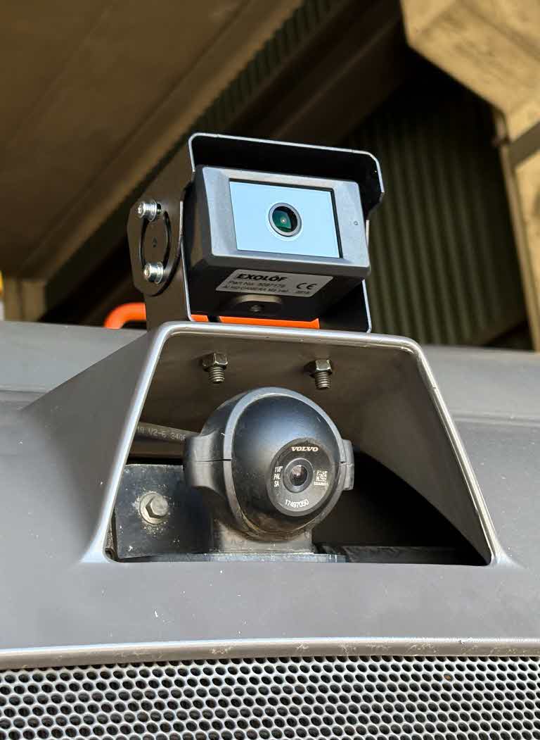 AI-assisted reversing camera