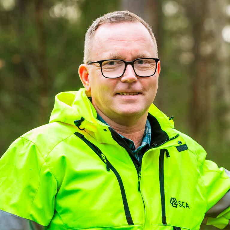 Virkesköpare Lars i skogen