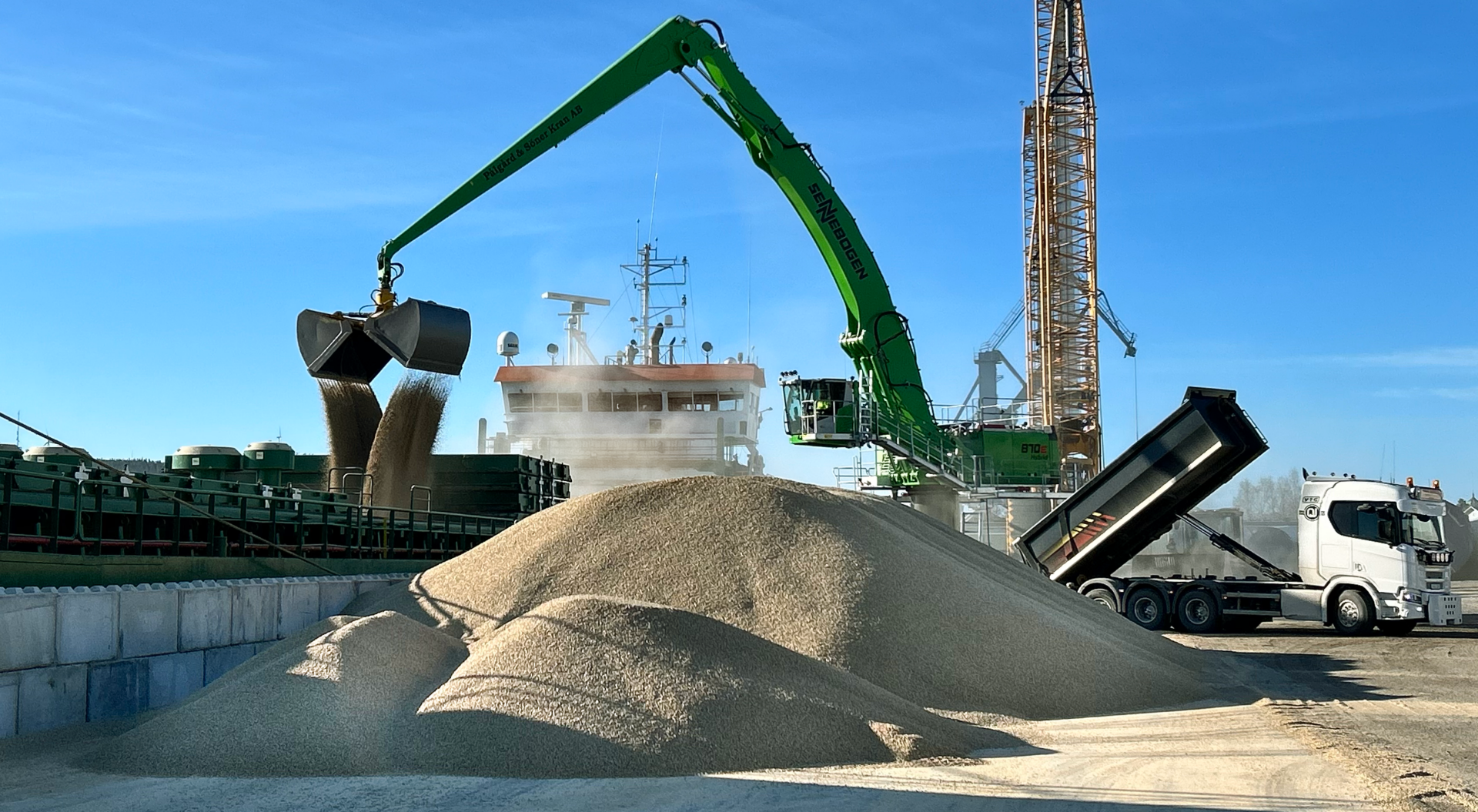 Loading av vessel with pellets