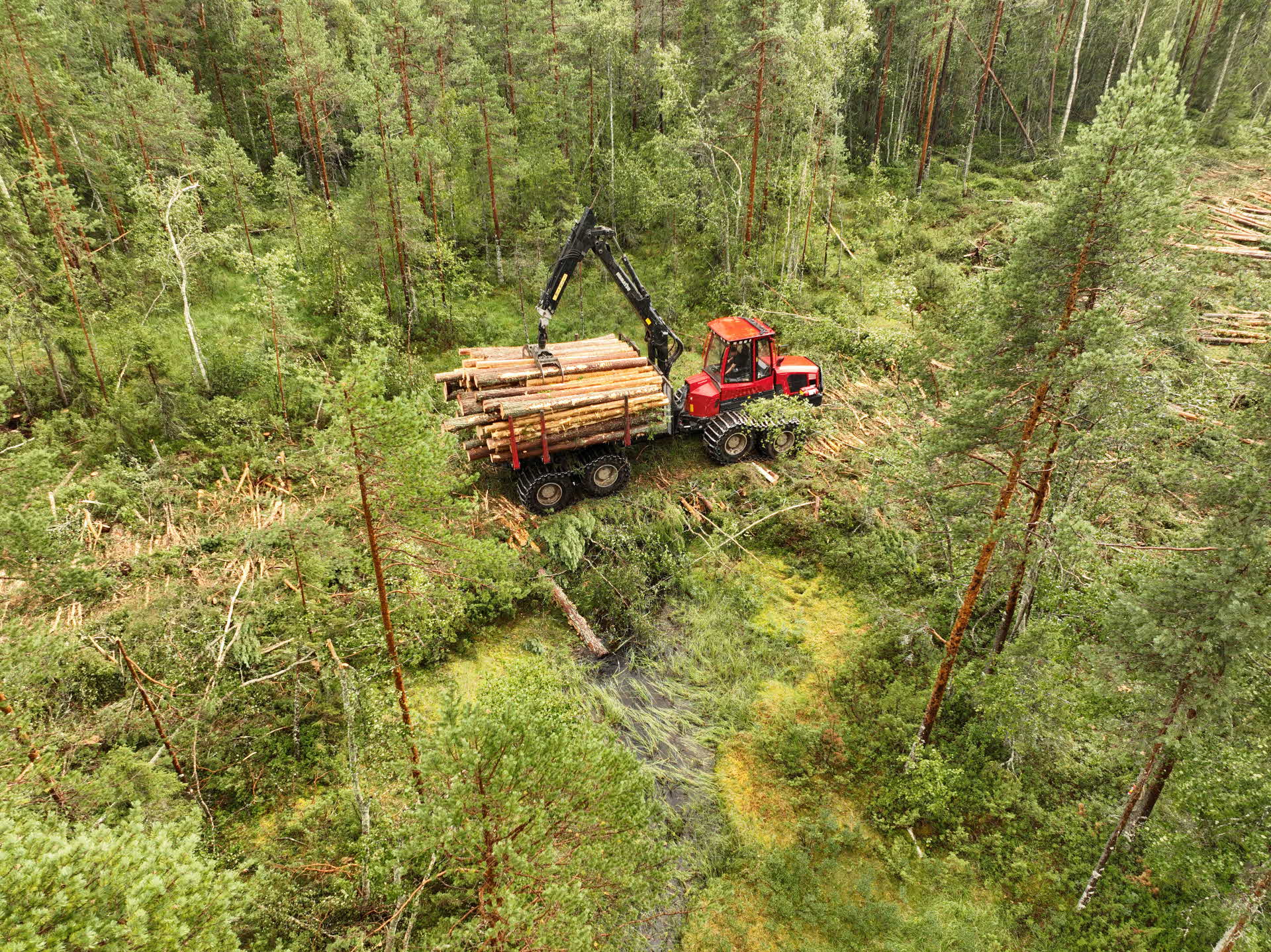 Skotare kör över kavlad bro
