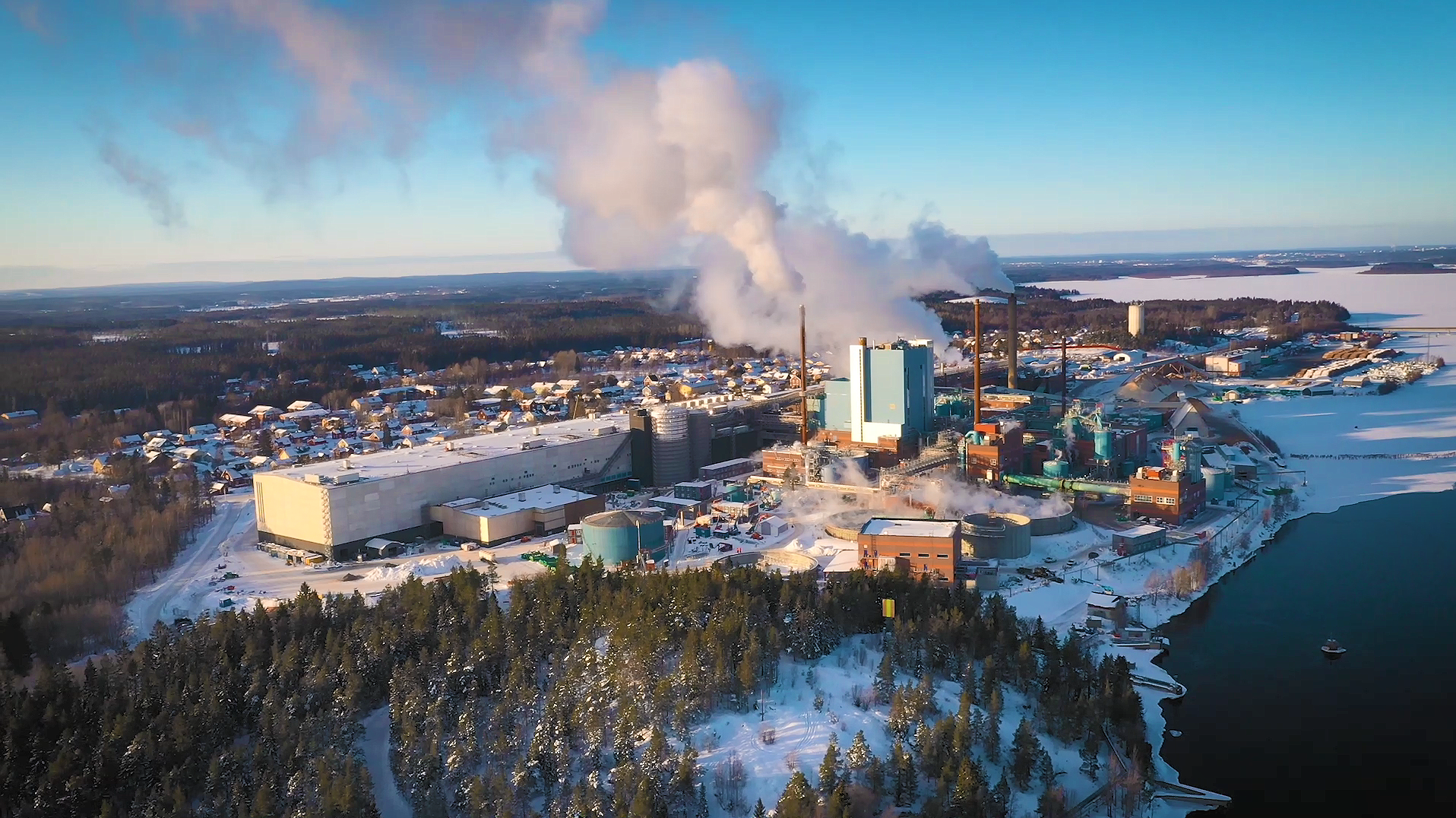 Flygfoto över Obbola pappersbruk.