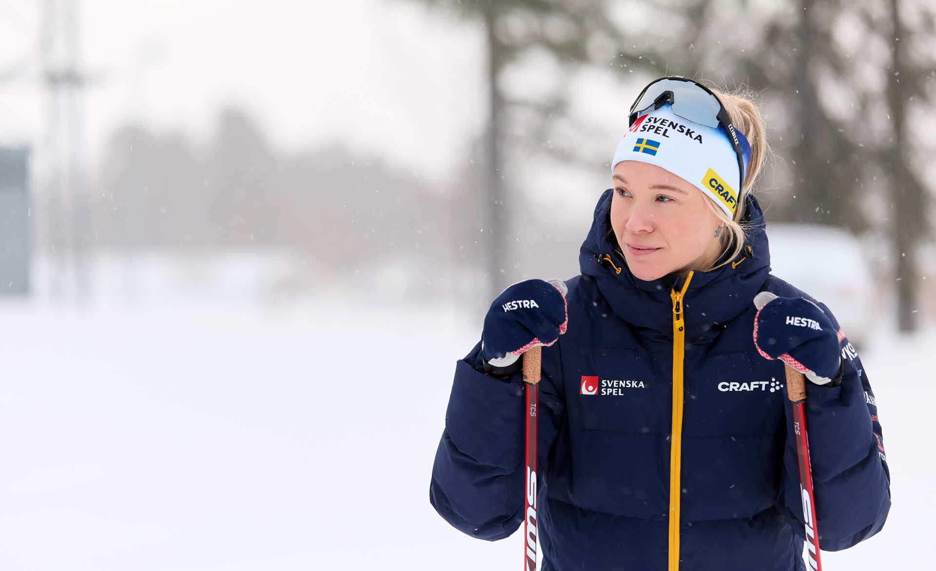Porträtt av Jonna Sundling i skidskläder.