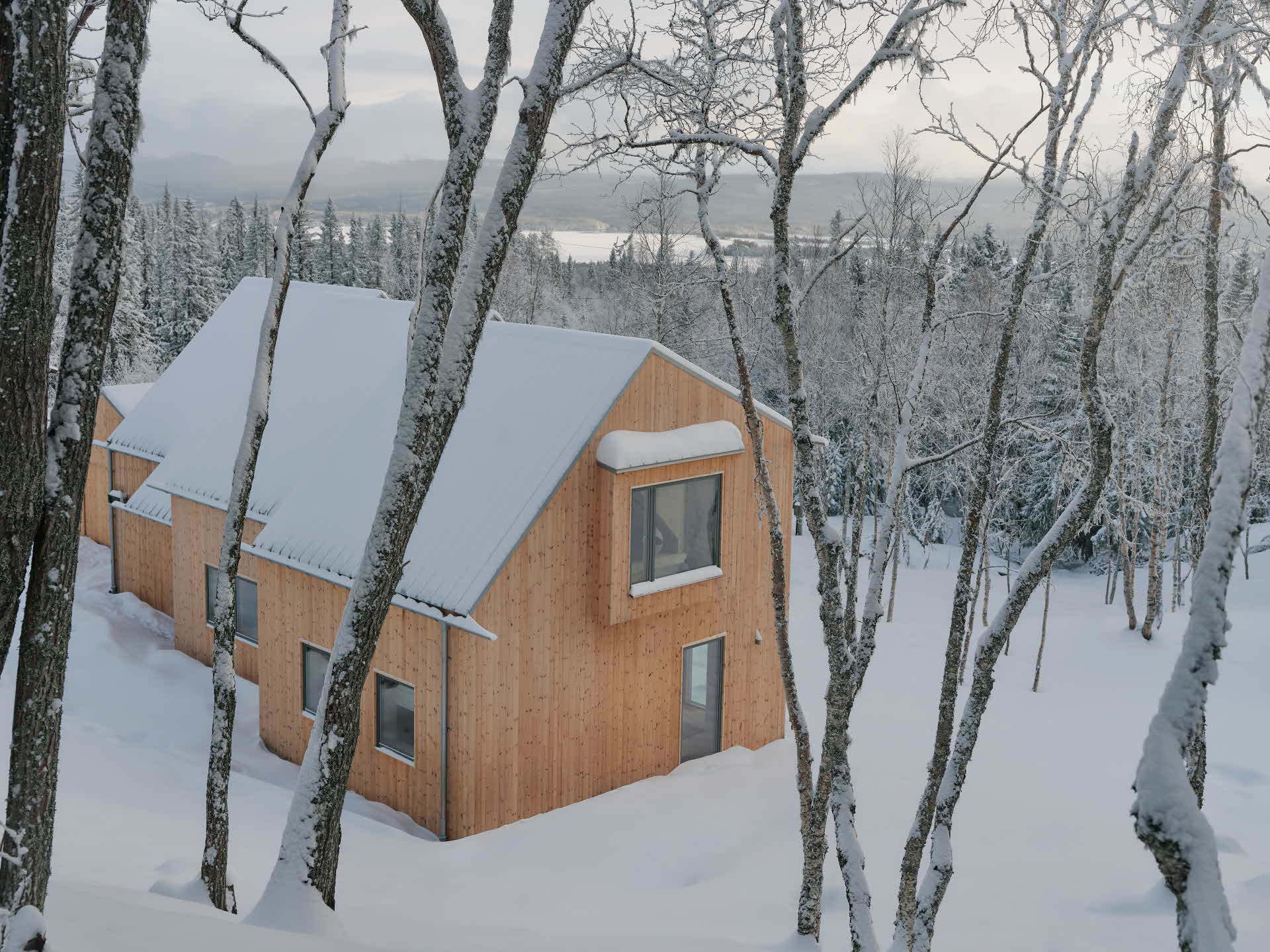 Fjället Cabin med utsikt över Ottsjön.