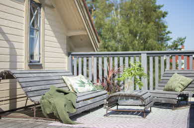 A sofa and a table made of heart pine.